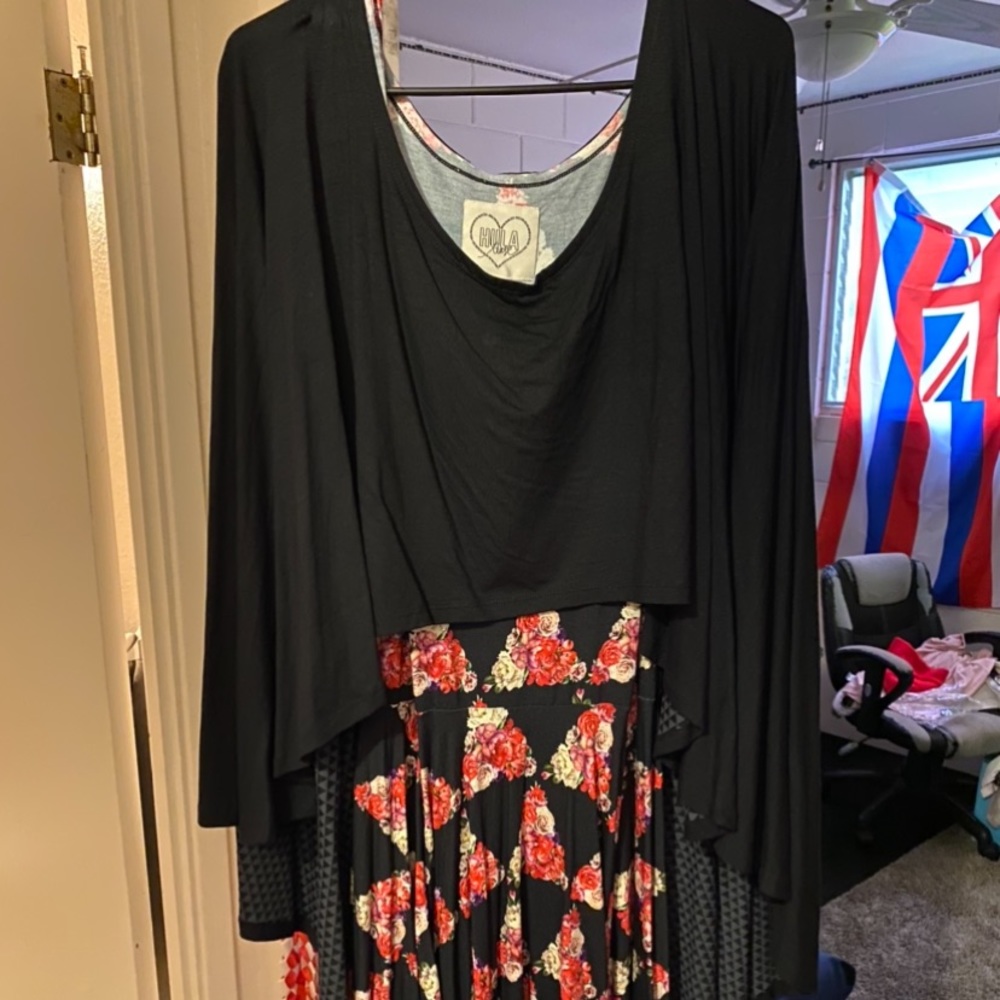 NEW Hula Tease Winslet Cape Roses Dress